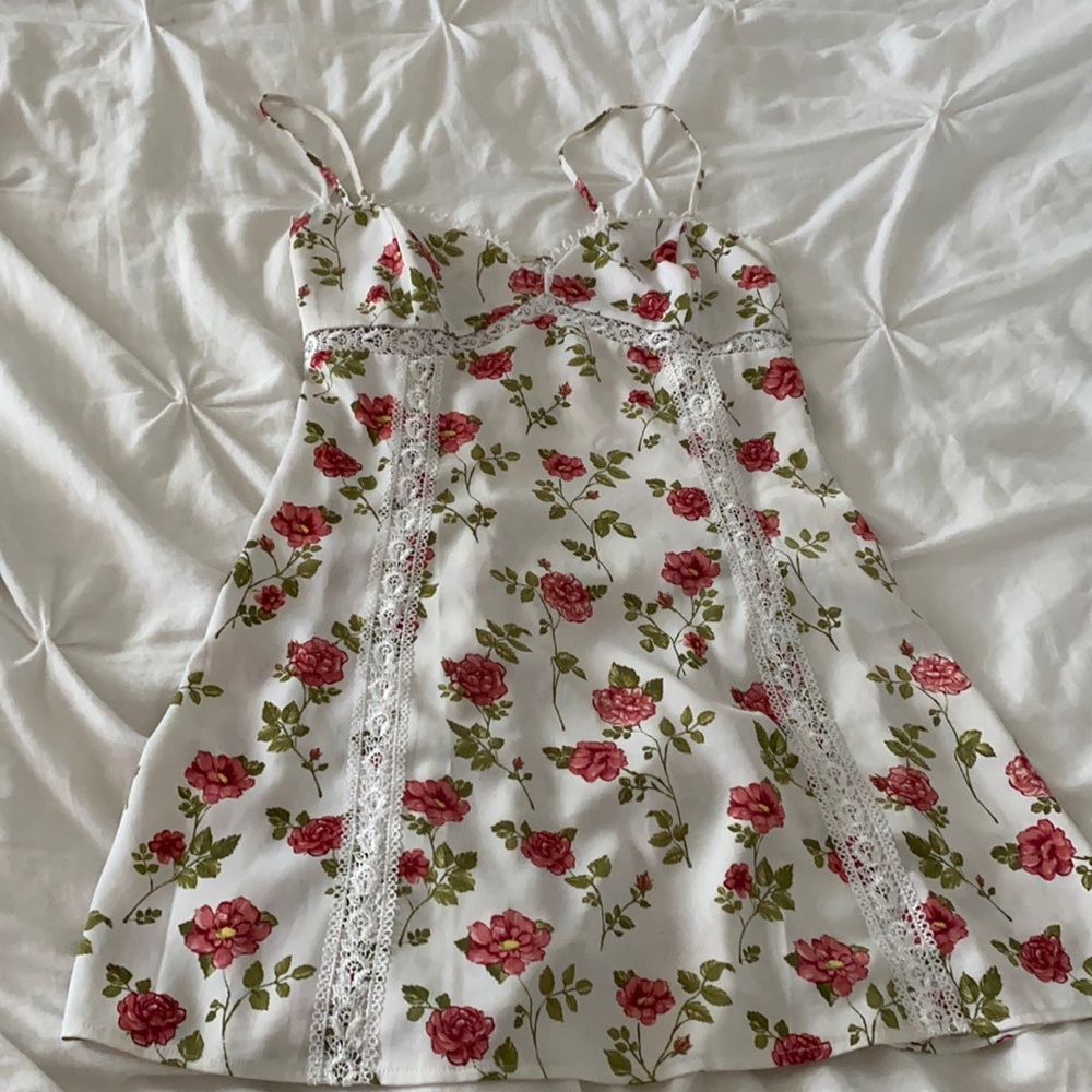 La hearts white floral dress